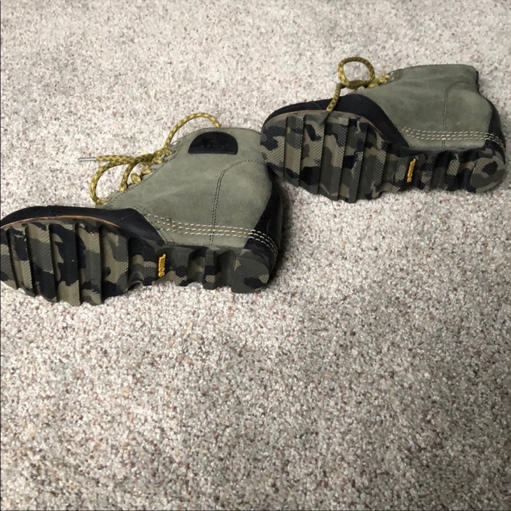 Sorel booties size 7